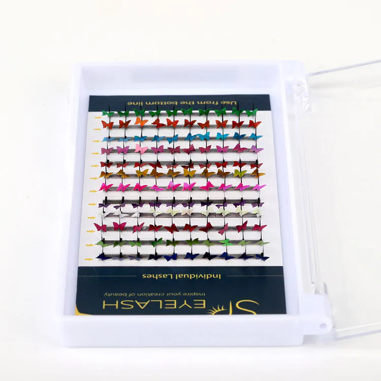 Améliorez votre jeu de style avec des faux cils aux couleurs vives !