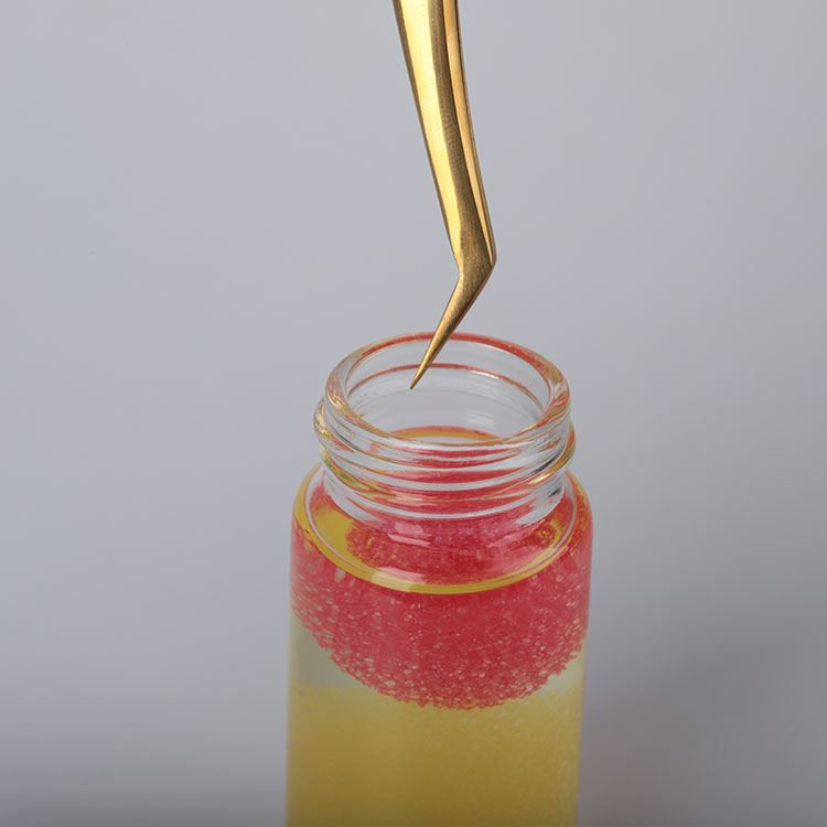 Pourquoi le nettoyant Nash Twezer est-il essentiel pour les professionnels de la greffe des cils?