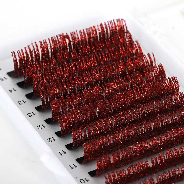 Extension des cils à paillettes rouges